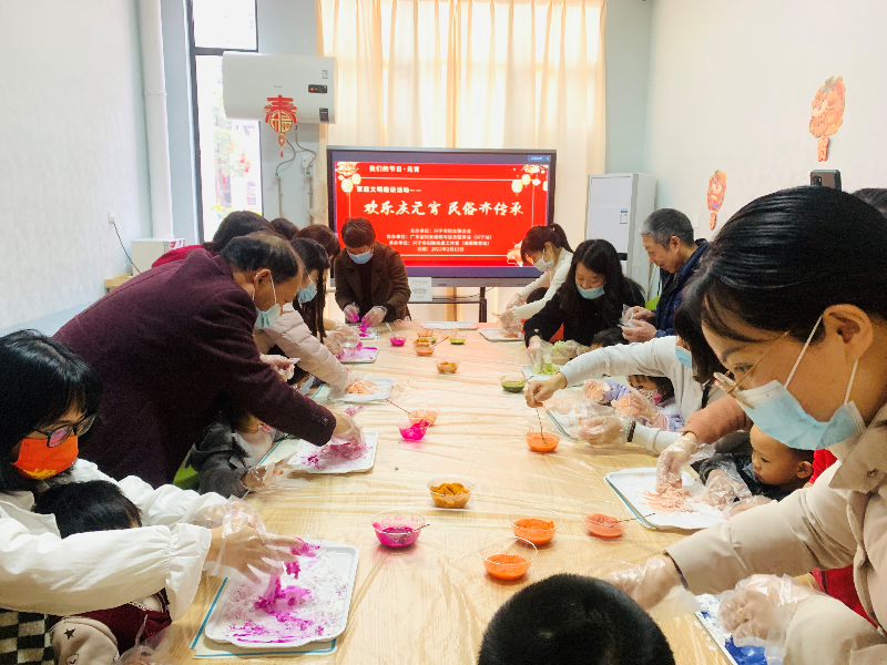 2月13日，市妇联在时光直播
执委工作室（维娜教育站）开展“欢乐庆元宵 民俗齐传承”主题活动（做汤圆）.jpg