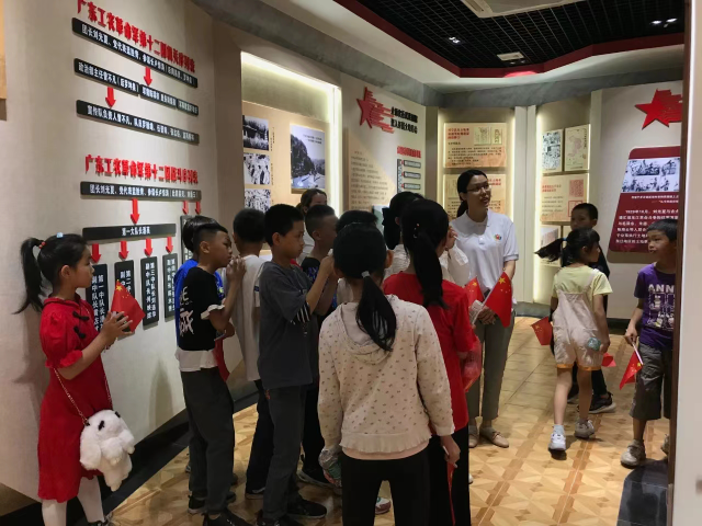 组织少年儿童到刘光夏革命烈士纪念馆开展“牢记红色信仰 传承红色基因”主题活动.jpg