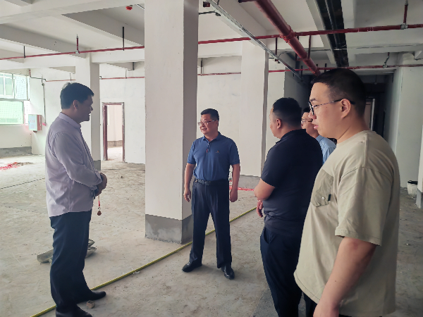 党工委主要负责同志到广东康和成医疗器械有限公司了解企业厂房建设情况.jpg