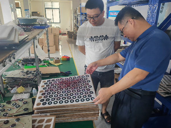 党工委、办事处主要负责同志到时光直播
新声电子科技有限公司.jpg