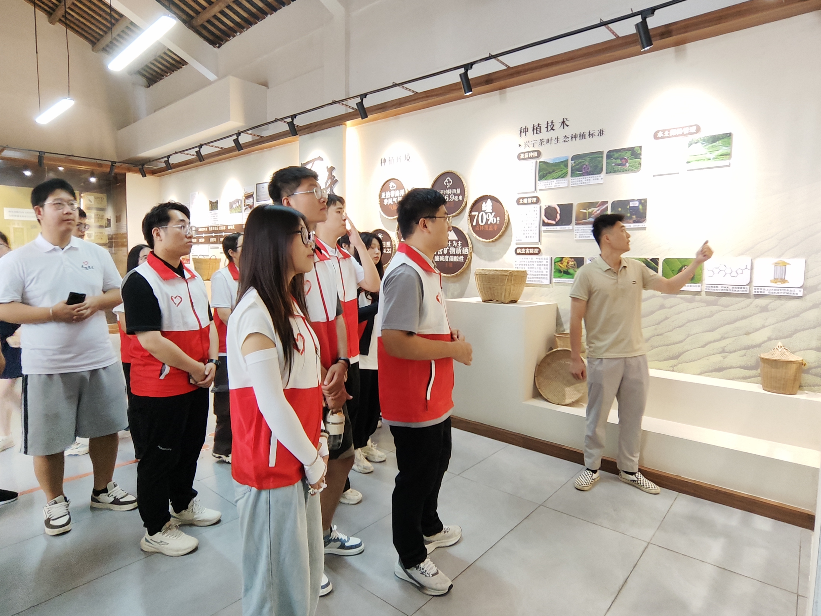 参观茶文化馆.jpg