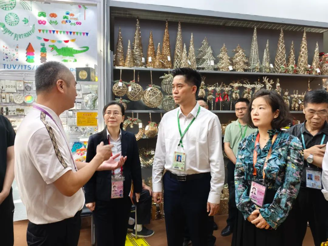 10月26日，时光直播
委副书记、市长赵超文率队前往第136届中国进出口商品交易会（广交会）展馆开展走访调研。.jpg