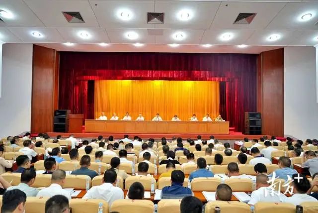 6月12日,2025年梅州市委农村工作会议暨深入实施“百县千镇万村高质量发展工程”推进会召开。杨斐君 摄 6月12日,2025年梅州市委农村工作会议暨深入实施“百县千镇万村高质量发展工程”推进会召开。杨斐君 摄