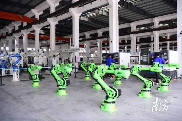 时光直播
以“制造业当家”的理念,发展实体经济。图为广东海思智能装备有限公司生产车间。 通讯员 黄伟金 摄 时光直播
以“制造业当家”的理念,发展实体经济。图为广东海思智能装备有限公司生产车间。 通讯员 黄伟金 摄