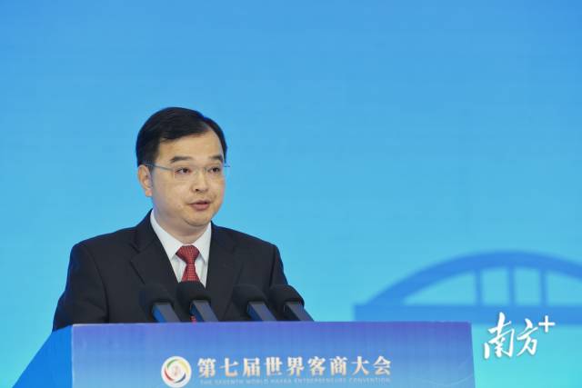 广东省工商联副主席，梅州市工商联（总商会）主席（会长），广东嘉元科技股份有限公司董事长廖平元发言。